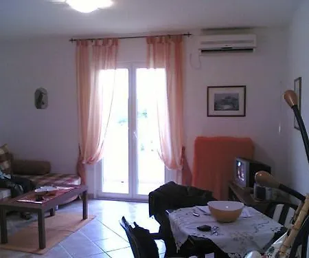 Dijana Appartement *
